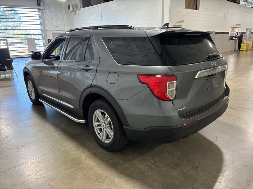 2024 Ford Explorer XLT photo 1