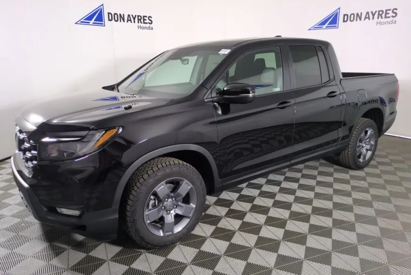 2025 Honda Ridgeline TrailSport photo 1