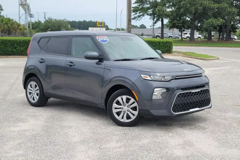 2022 Kia Soul LX photo 1
