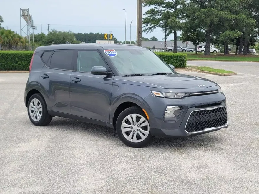 2022 Kia Soul LX photo 1