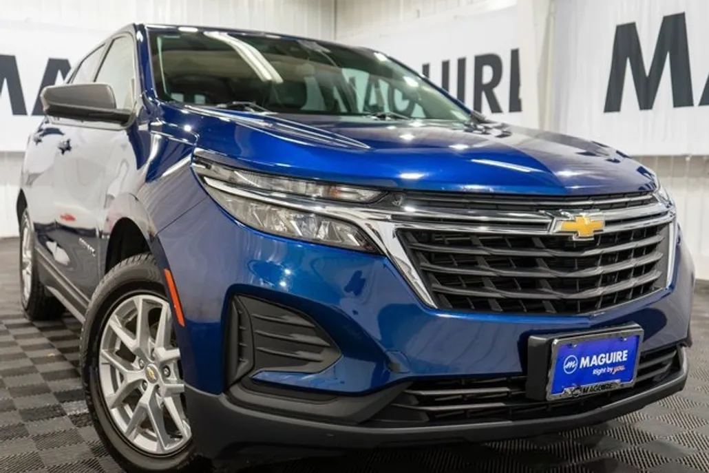 2022 Chevrolet Equinox LS photo 1