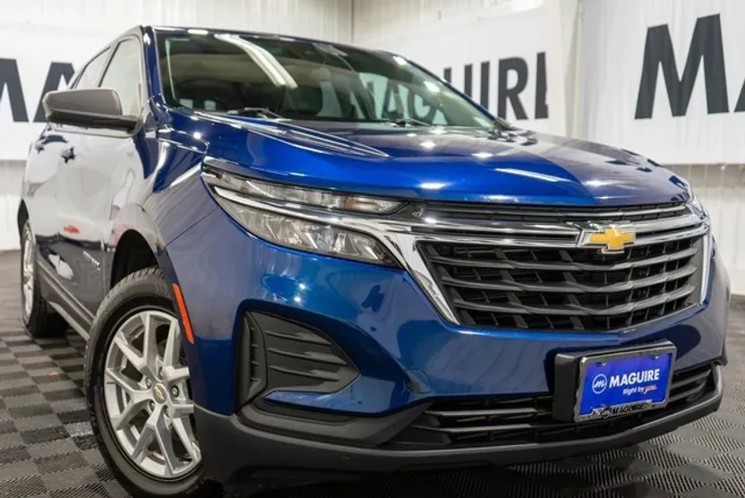 2022 Chevrolet Equinox LS photo 1