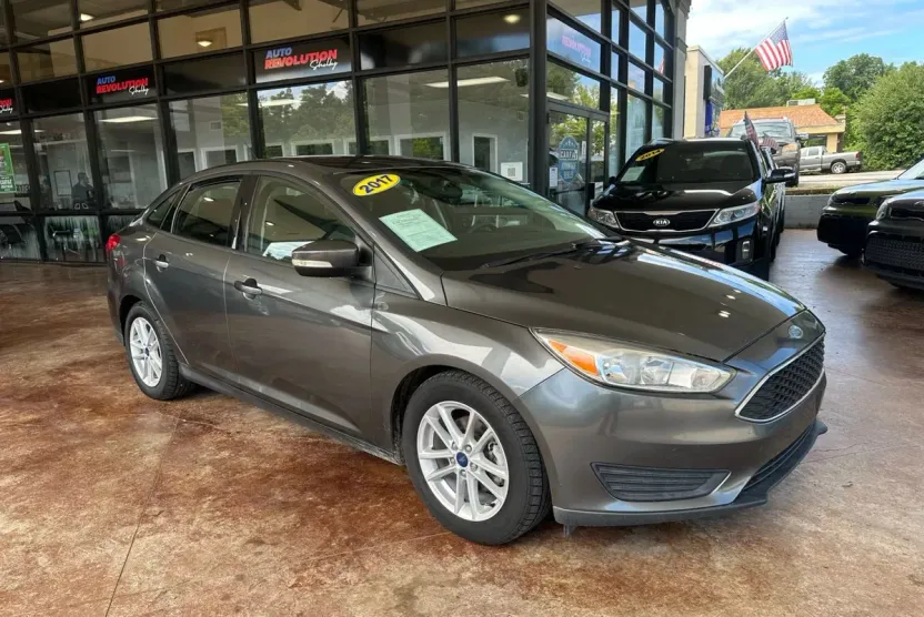 2017 Ford Focus Sedan photo 1