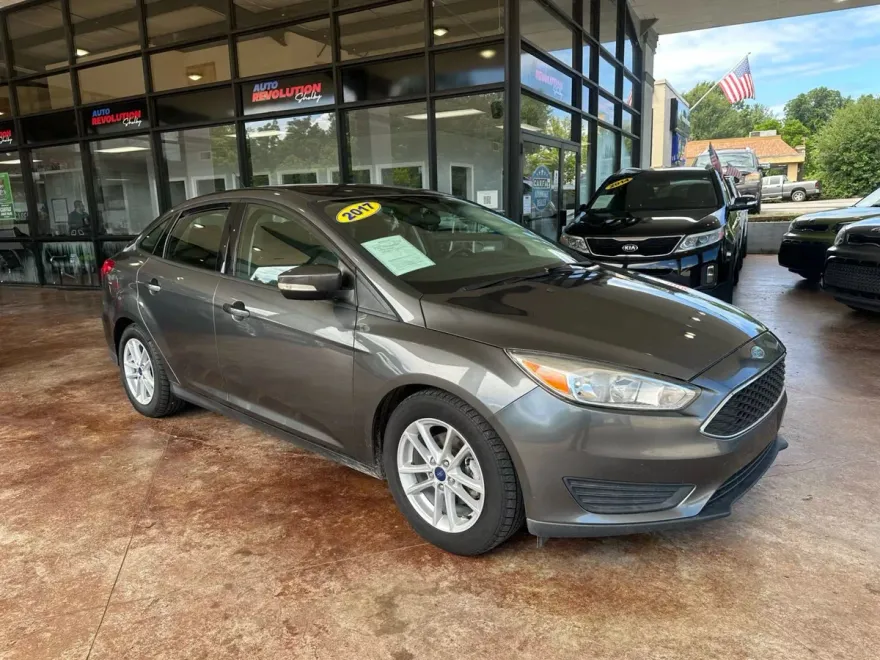 2017 Ford Focus Sedan photo 1