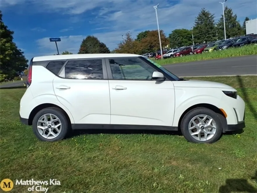 2025 Kia Soul S photo 1