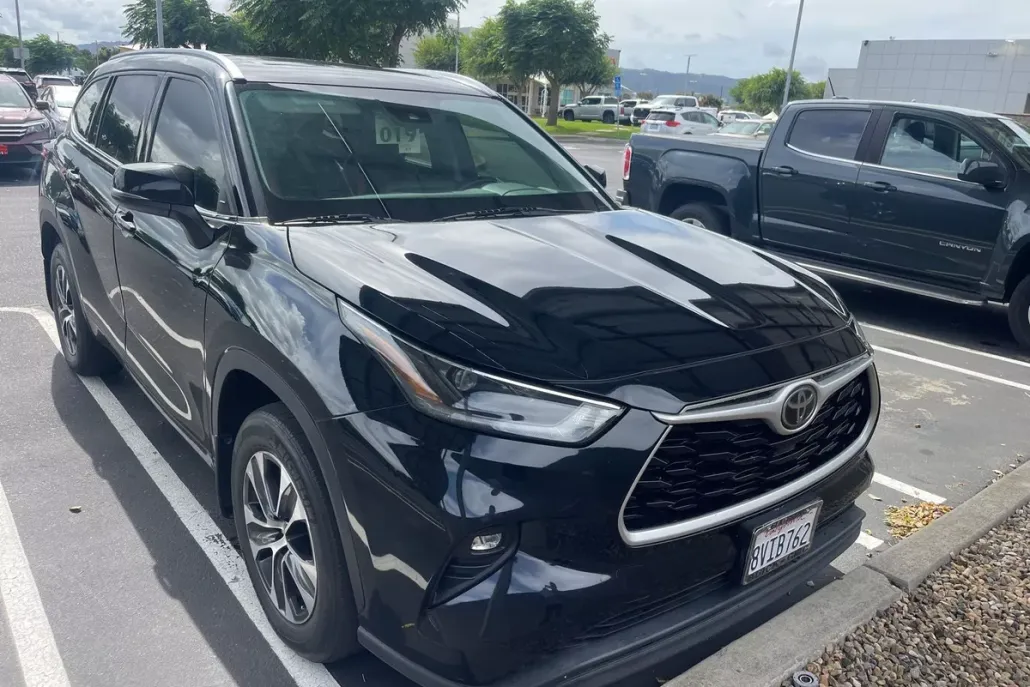 2021 Toyota Highlander XLE photo 1