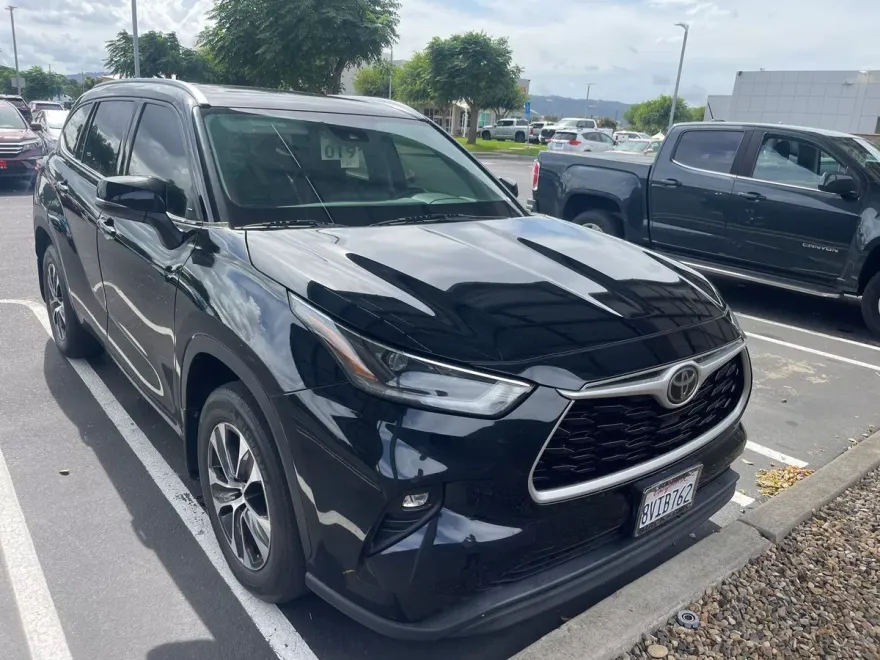 2021 Toyota Highlander XLE photo 1