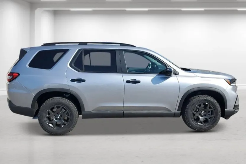 2025 Honda Pilot TrailSport photo 1
