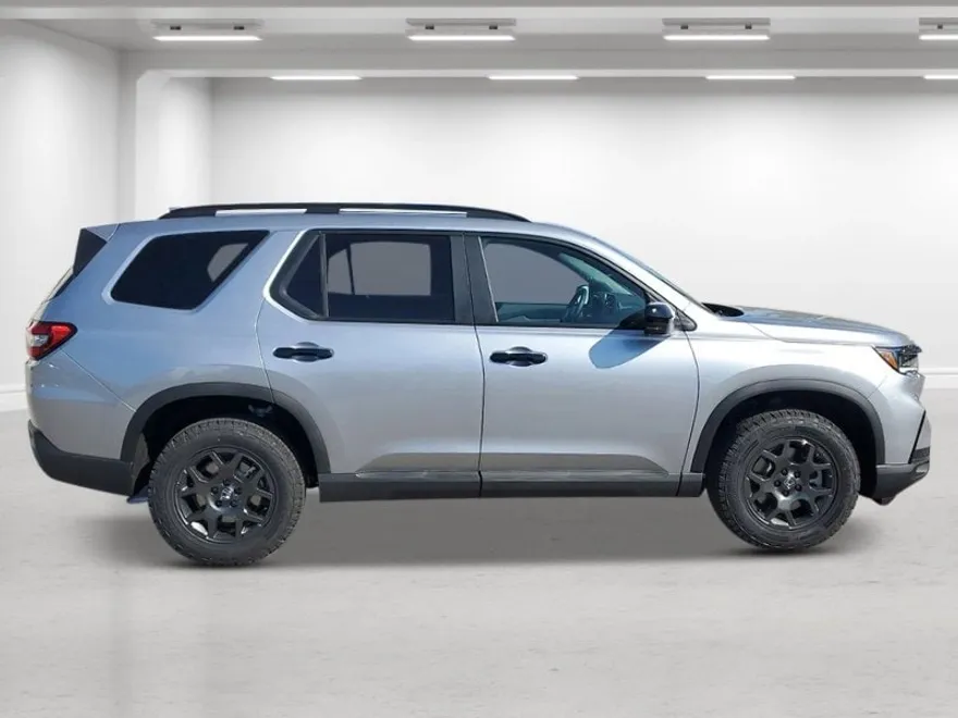 2025 Honda Pilot TrailSport photo 1