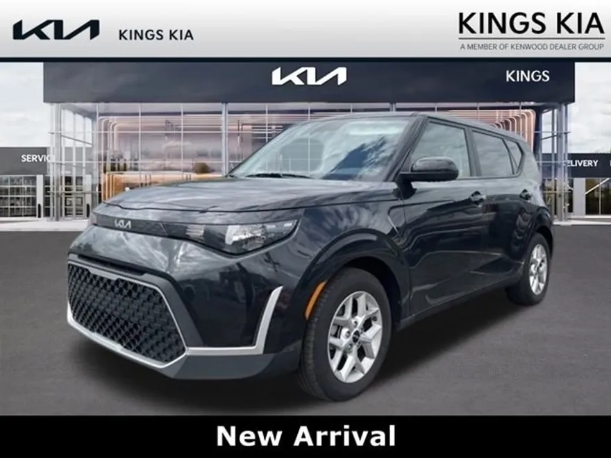 2023 Kia Soul LX photo 1