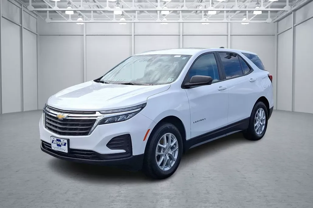2022 Chevrolet Equinox LS photo 1