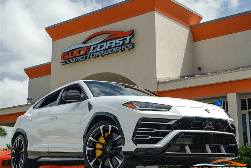 2019 Lamborghini Urus photo 1