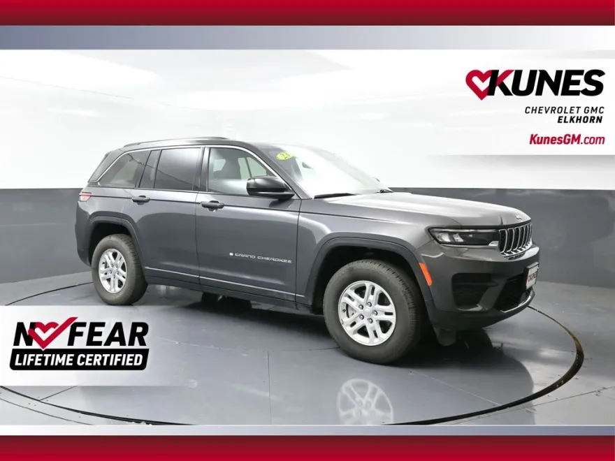 2023 Jeep Grand Cherokee Laredo photo 1