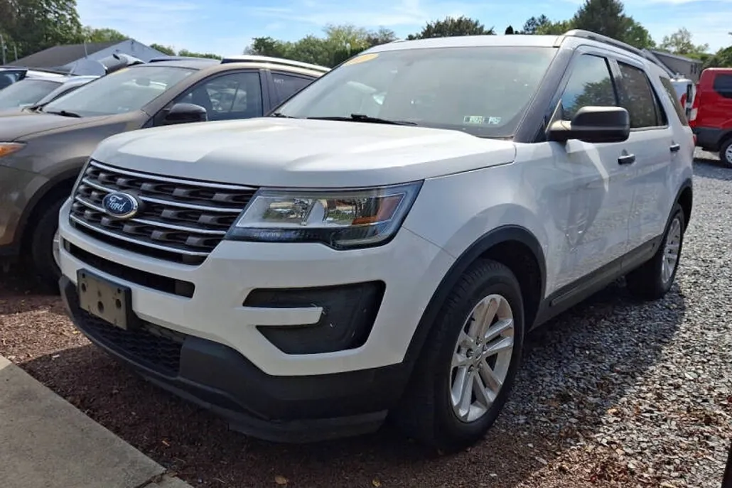 2017 Ford Explorer Base photo 1