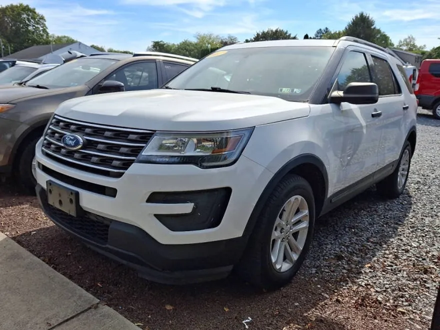 2017 Ford Explorer Base photo 1