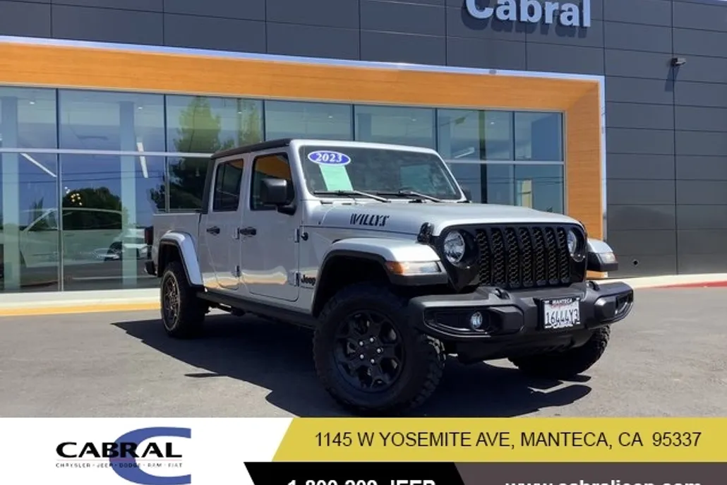2023 Jeep Gladiator Willys photo 1