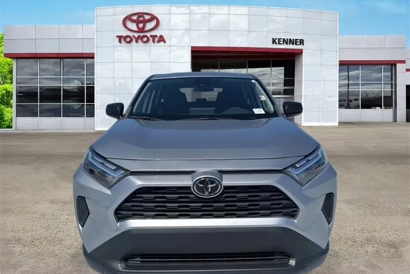 2023 Toyota RAV4 LE photo 1