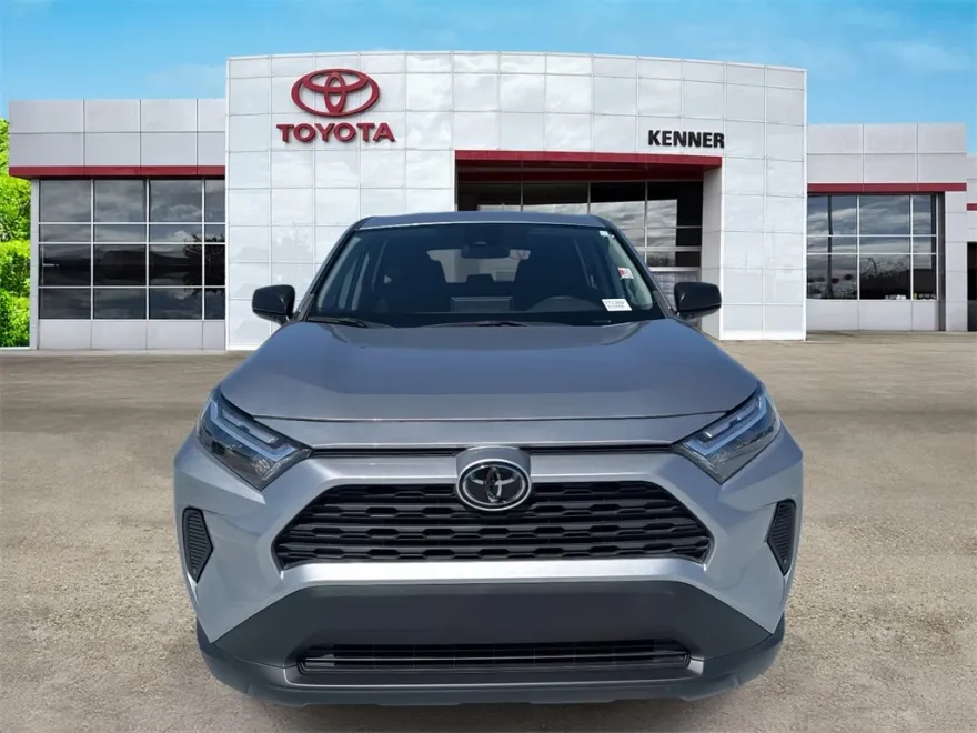 2023 Toyota RAV4 LE photo 1
