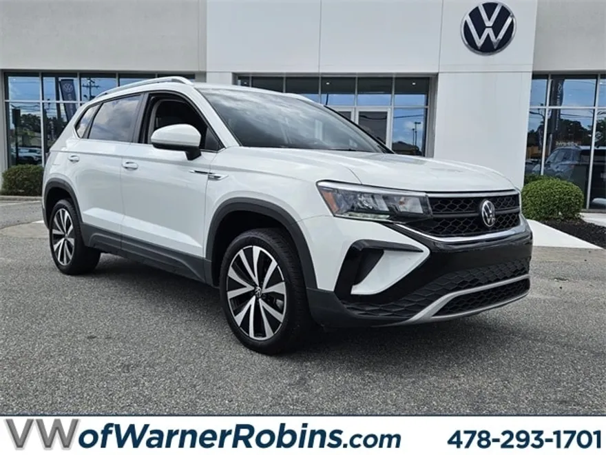 2024 Volkswagen Taos SE photo 1