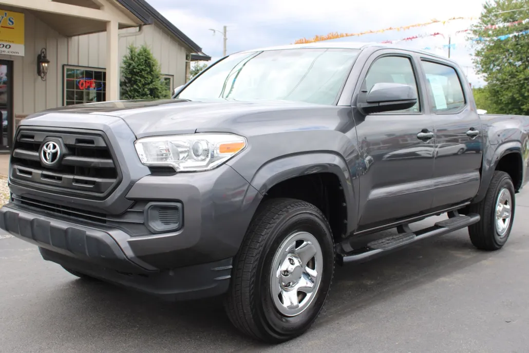2017 Toyota Tacoma SR photo 1