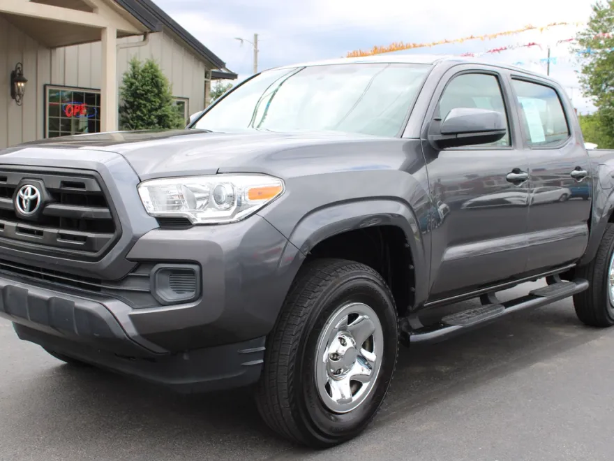 2017 Toyota Tacoma SR photo 1