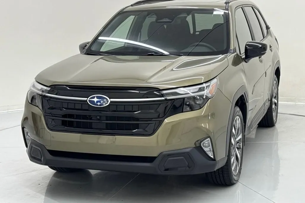 2025 Subaru Forester Touring photo 1