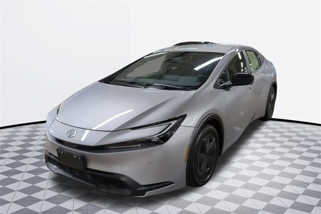 2024 Toyota Prius LE photo 1