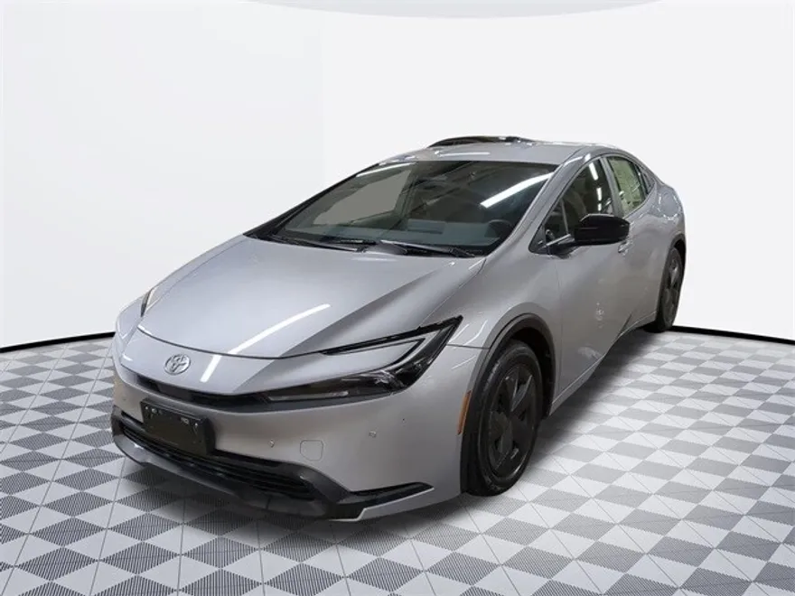 2024 Toyota Prius LE photo 1