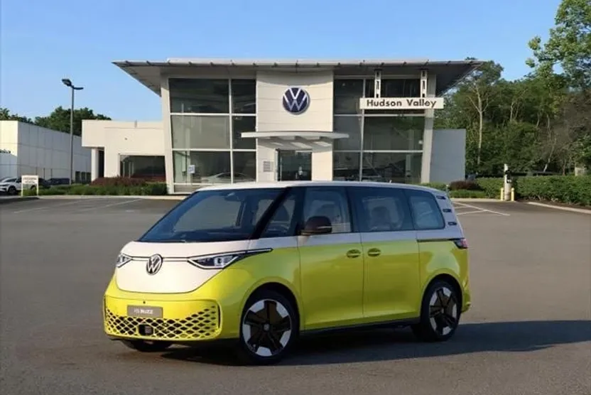 2025 Volkswagen ID. Buzz photo 1