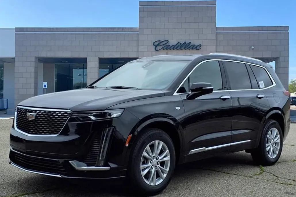 2025 Cadillac XT6 Luxury photo 1