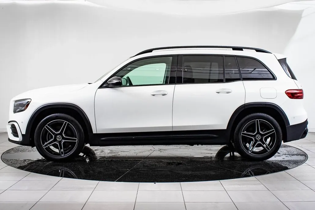 2024 Mercedes Benz GLB 250 4MATIC photo 1