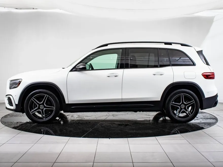 2024 Mercedes Benz GLB 250 4MATIC photo 1