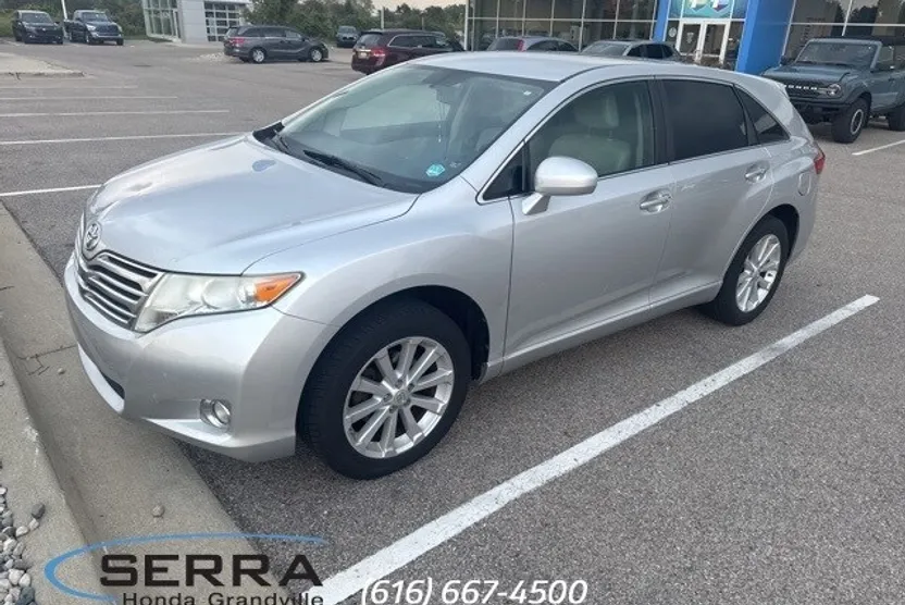2010 Toyota Venza Base photo 1