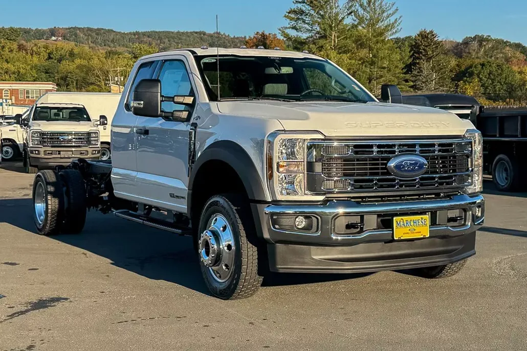 2026 Ford F-550 photo 1