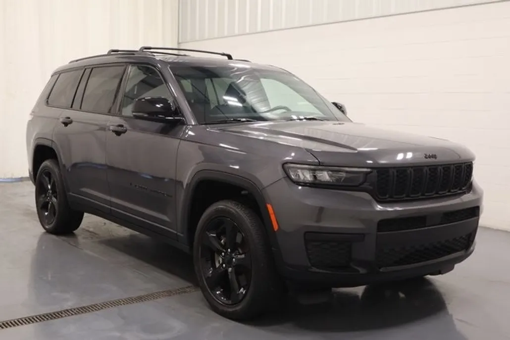 2022 Jeep Grand Cherokee Altitude photo 1