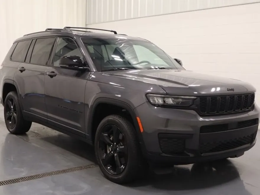 2022 Jeep Grand Cherokee Altitude photo 1