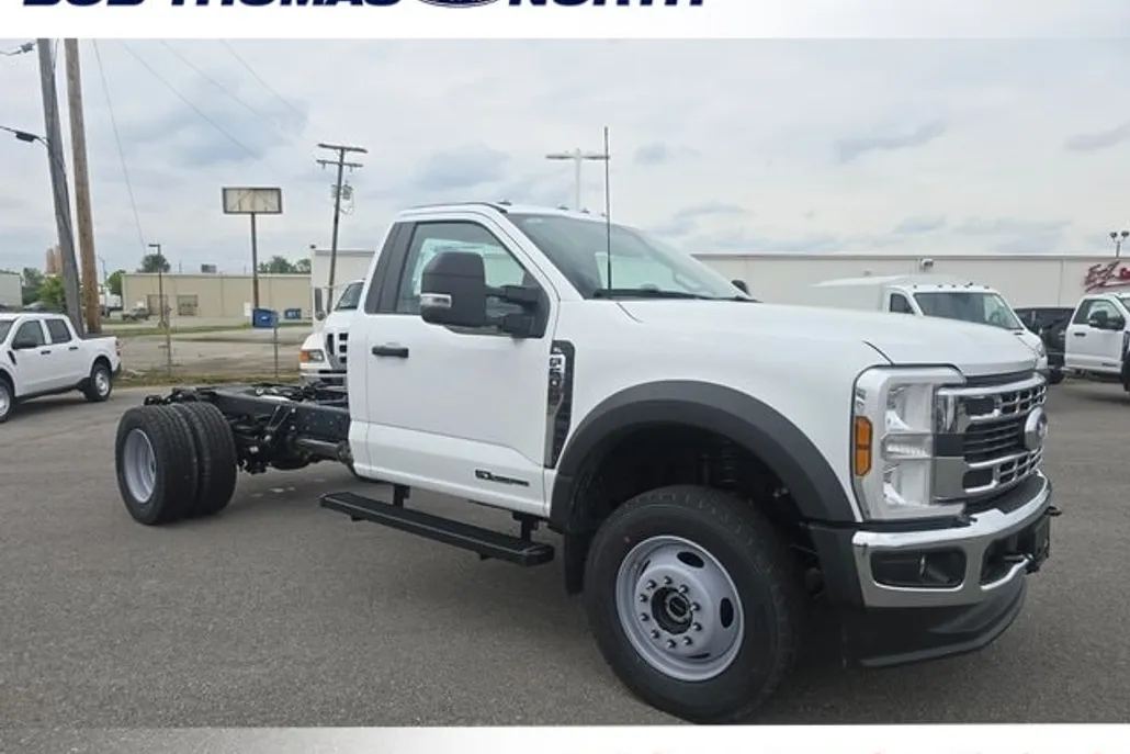 2025 Ford F-600 photo 1