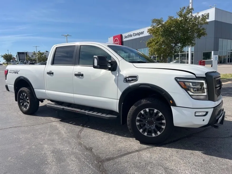 2024 Nissan Titan Crew Cab PRO-4X photo 1