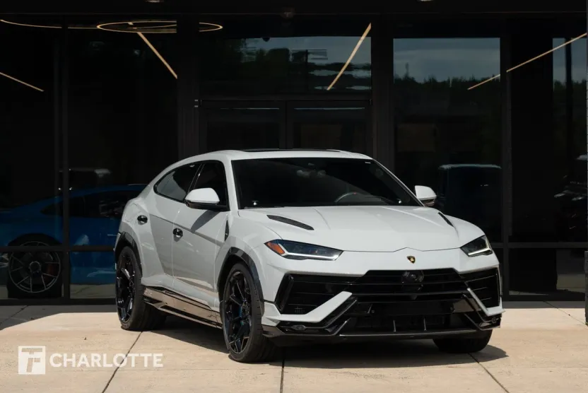 2023 Lamborghini Urus Performante photo 1