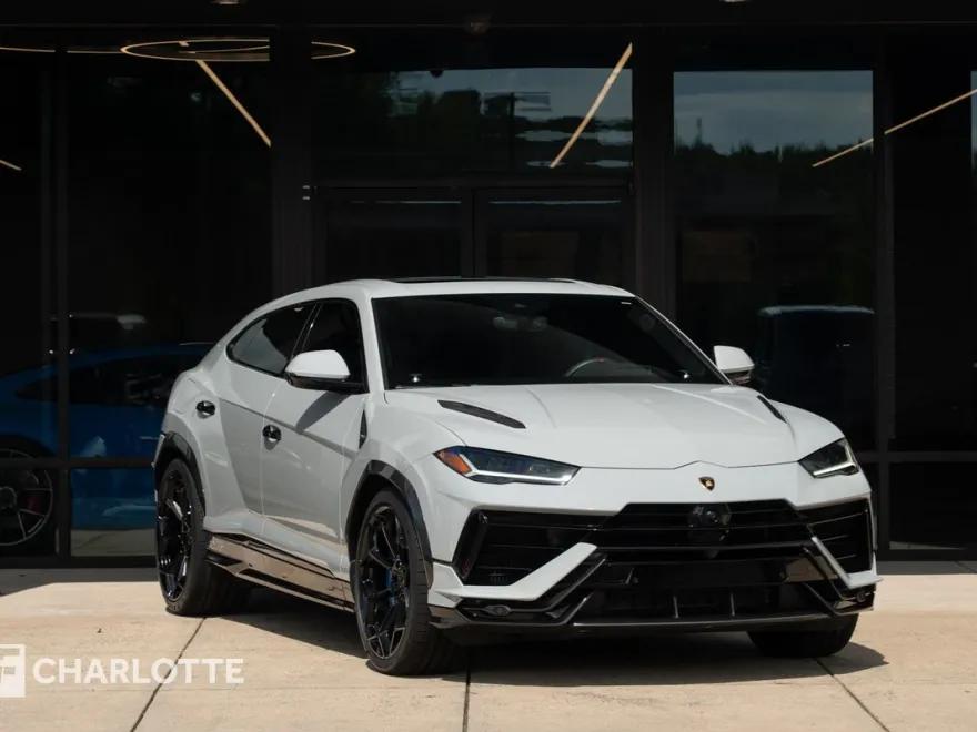 2023 Lamborghini Urus Performante photo 1