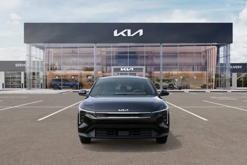 2025 Kia K4 LXS photo 1