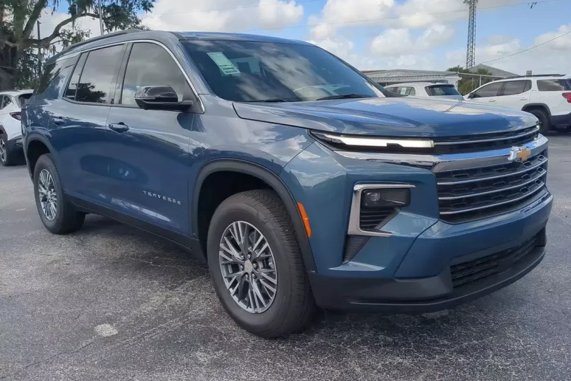 2024 Chevrolet Traverse photo 1