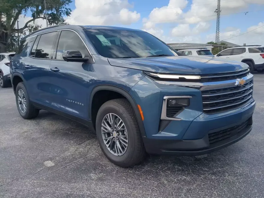 2024 Chevrolet Traverse photo 1