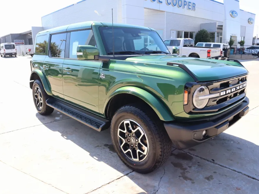 2025 Ford Bronco Outer Banks photo 1