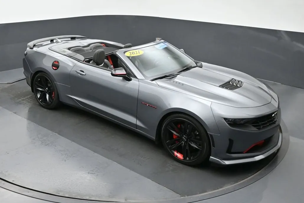 2021 Chevrolet Camaro LT1 photo 1