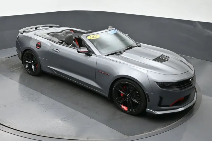 2021 Chevrolet Camaro LT1 photo 1