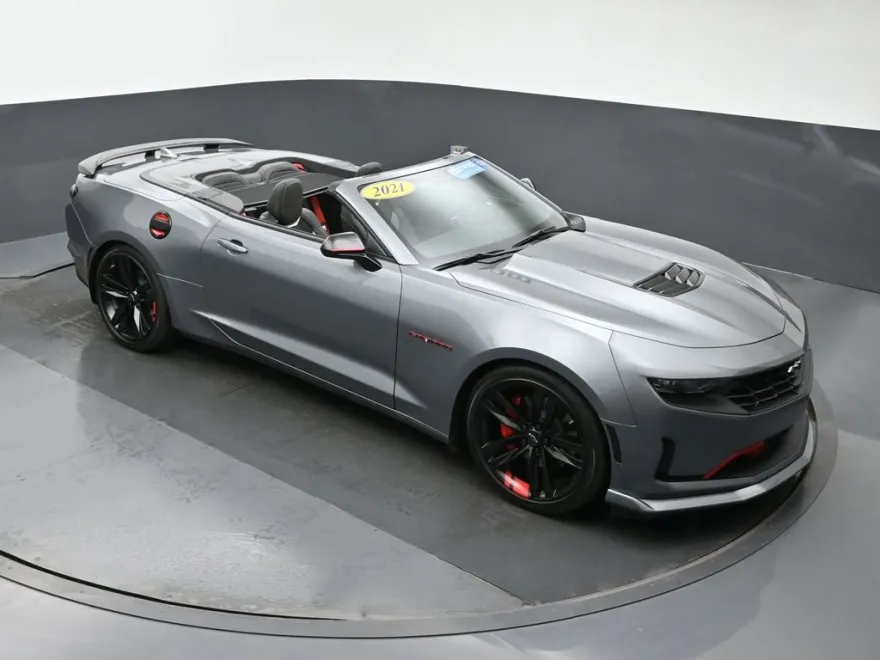 2021 Chevrolet Camaro LT1 photo 1