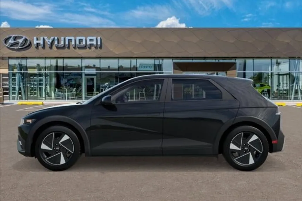2025 Hyundai Ioniq 5 SE Standard Range photo 1