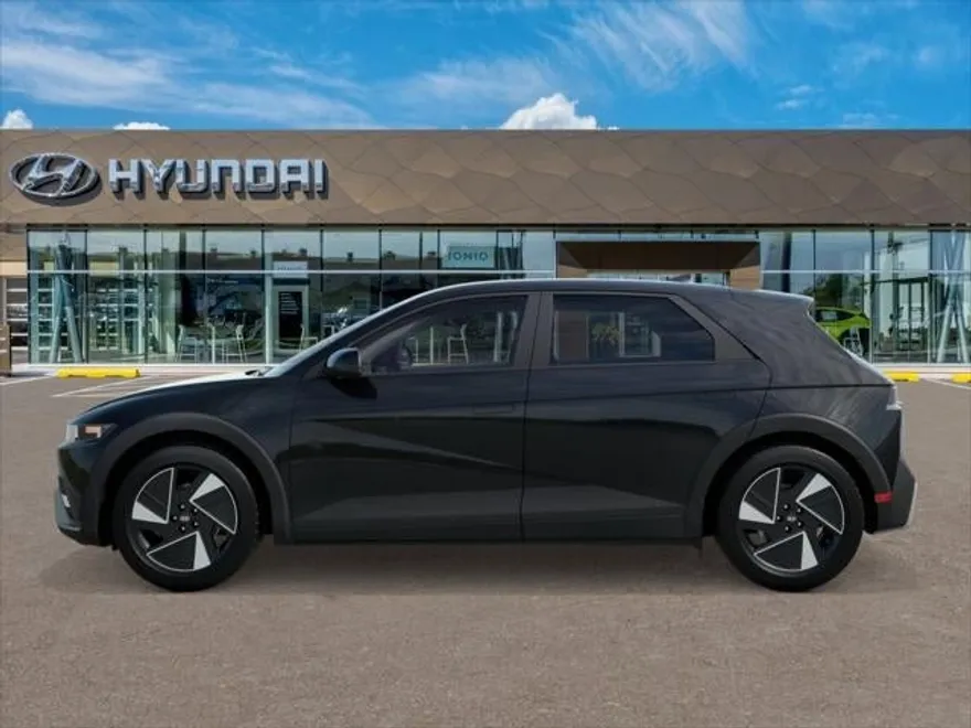 2025 Hyundai Ioniq 5 SE Standard Range photo 1