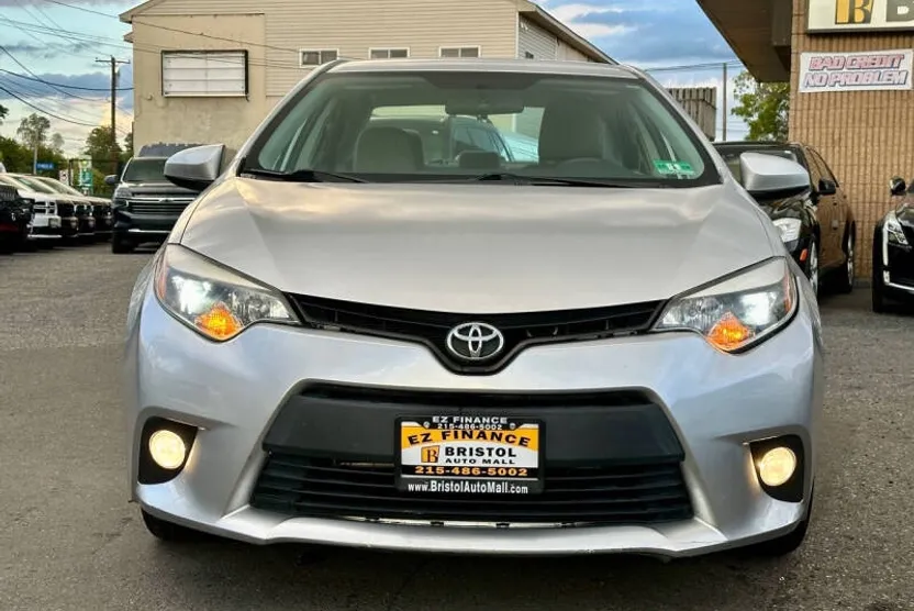 2016 Toyota Corolla LE photo 1